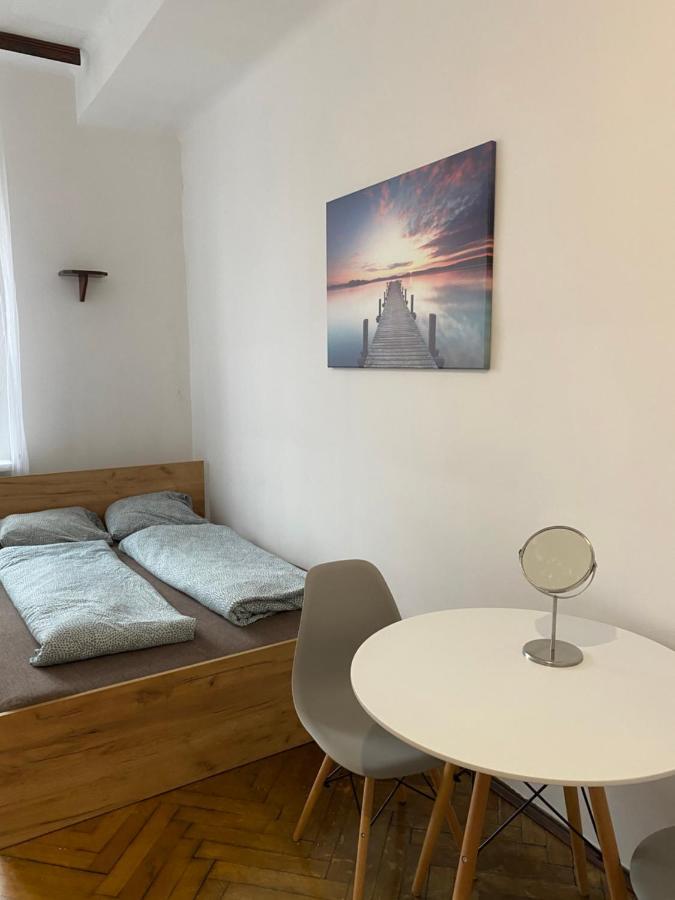 Classy Rooms In Old Town Krakow Bagian luar foto