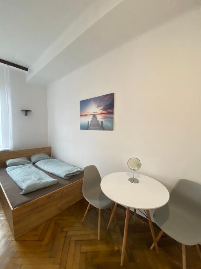 Classy Rooms In Old Town Krakow Bagian luar foto